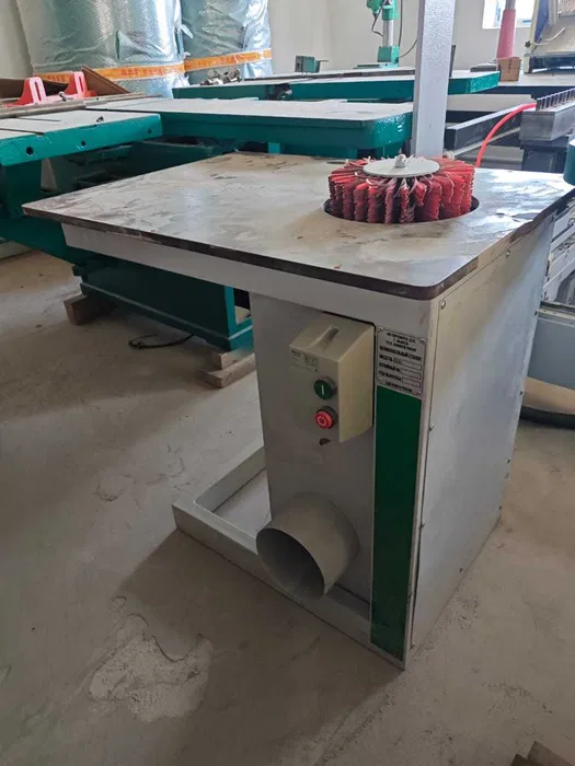 Щeточнo-шлифoвальный станок