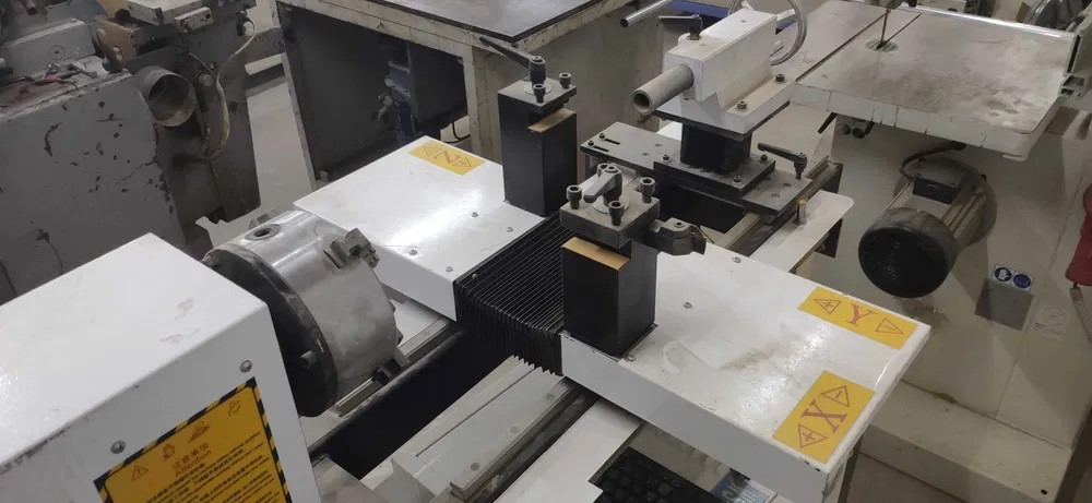 Токарный станок по дереву с ЧПУ