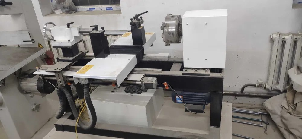 Токарный станок по дереву с ЧПУ