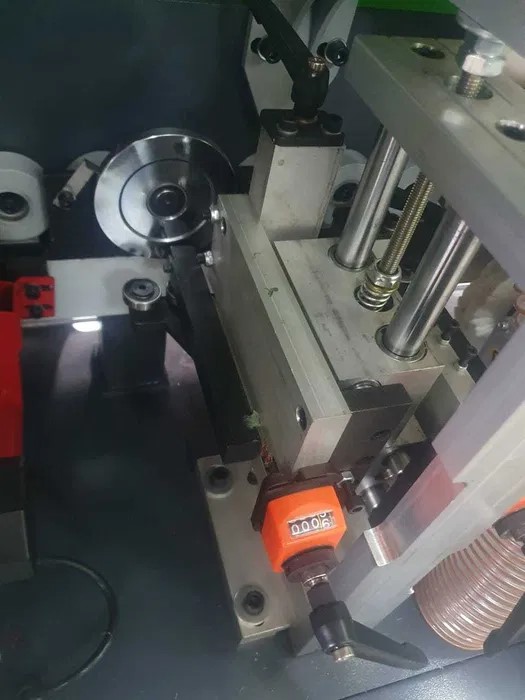 Станок кромкооблицовочный прямолинейный MD515A