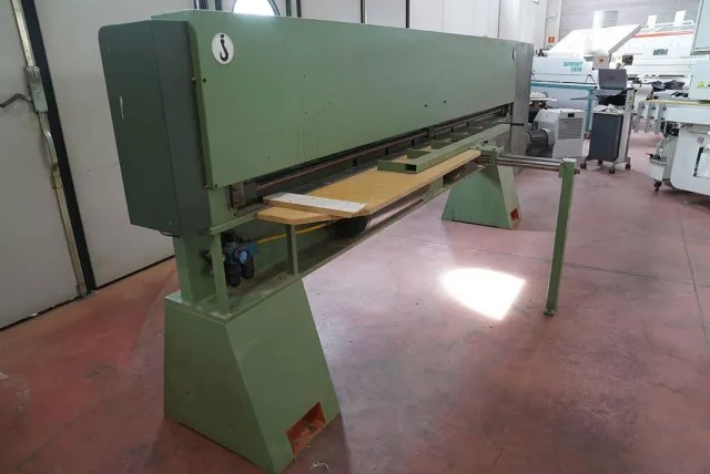 Гильотина для продольной резки шпона Casati Macchine CIP 26