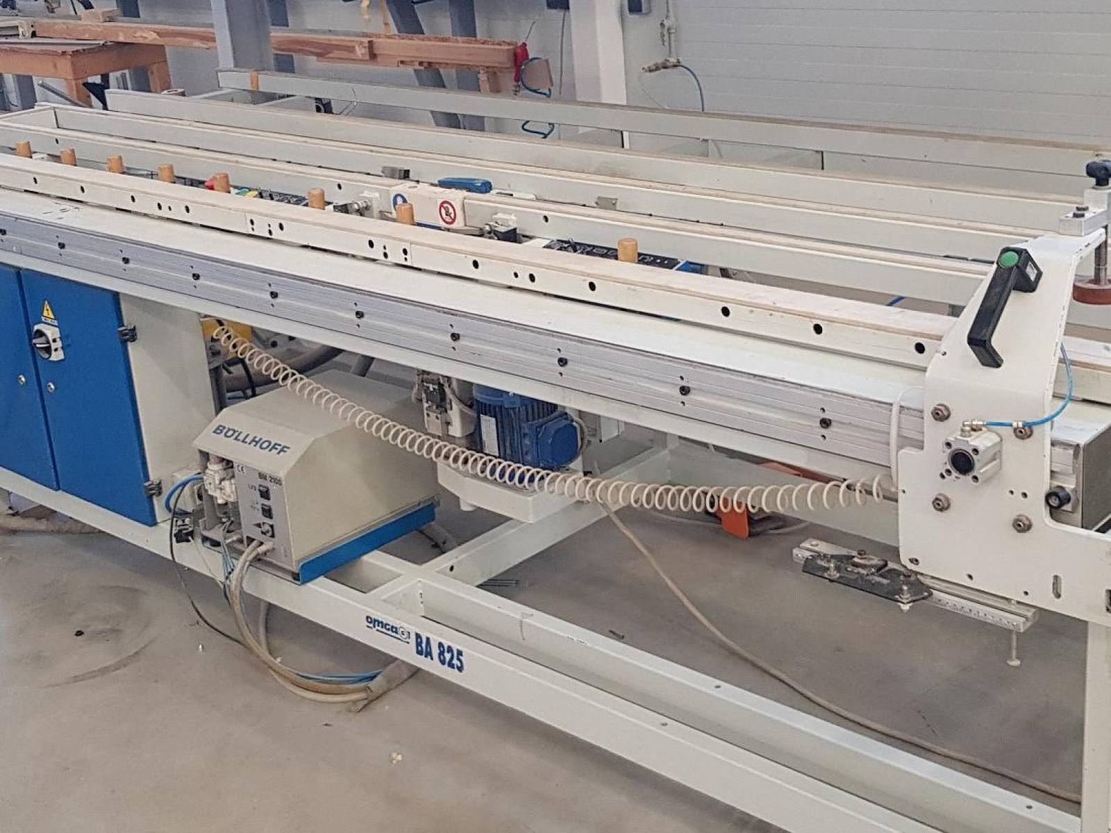 Центр для установки фурнитуры OMGA BA 825