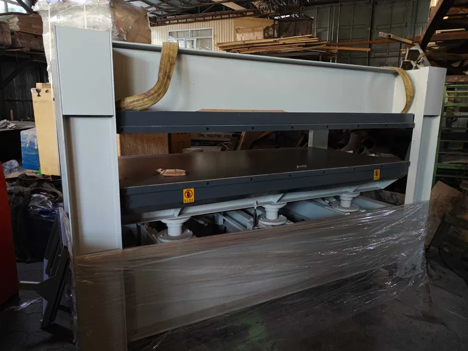 Пресс мебельный горячего прессования 1300х3000