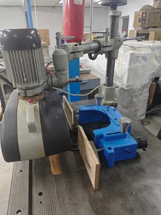 Фрезерный вертикальный станок Jaroma DYFD-2