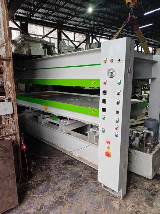 Пресс мебельный горячего прессования 1300х3000 (Турция)